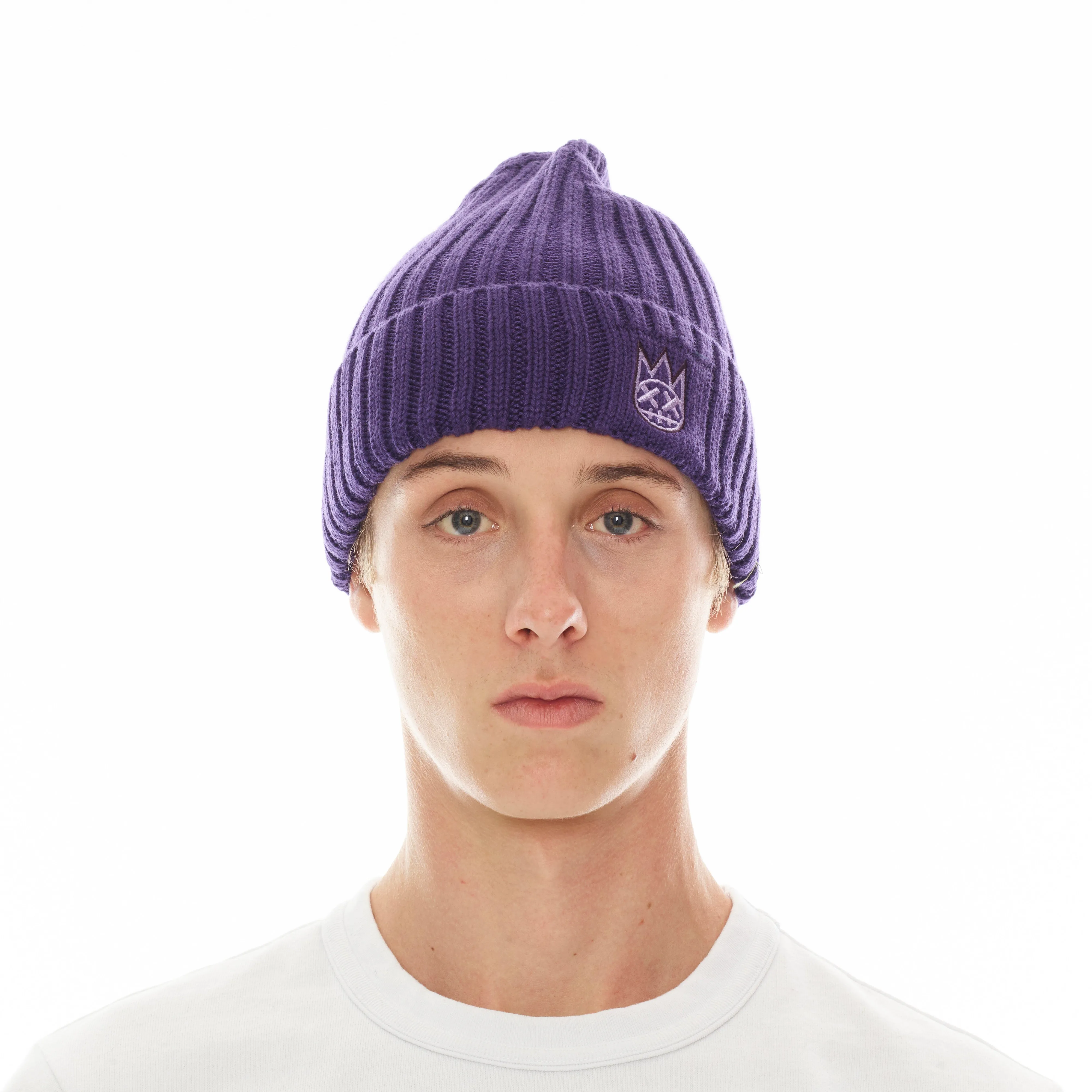 KNIT HAT WITH CLEAN 2 TONE SHIMUCHAN LOGO IN IRIS